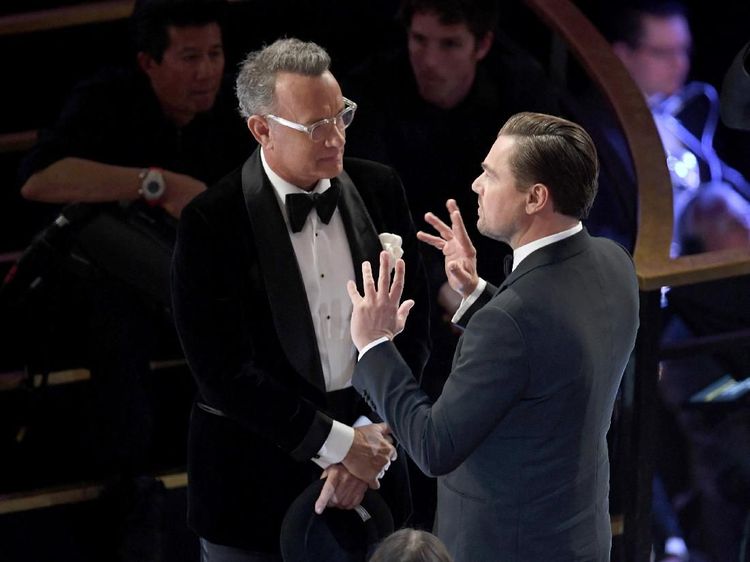 Brad Pitt Juara, Apa Perbincangan Tom Hanks dan Leonardo DiCaprio