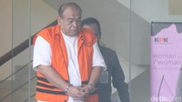Dalam kasus ini, KPK menetapkan Yamin bersama Bupati Solok Selatan Muzni Zakaria sebagai tersangka. Muzni diduga menerima suap Rp 460 juta untuk proyek pembangunan jembatan Ambayan. 