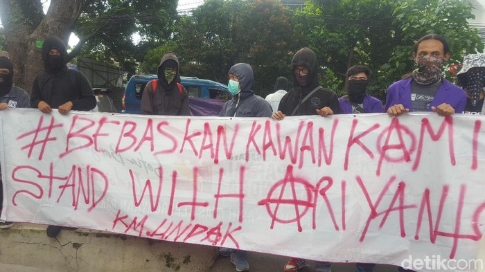 Massa demo di PN Bogor Tuntut Ariyanto dibebaskan