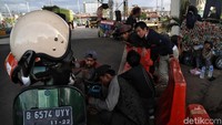 Hal itu dilakukan dengan menempuh perjalanan jauh dan mengumpulkan saudara sebanyak-banyaknya.