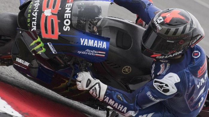 KUALA LUMPUR, MALAYSIA - FEBRUARY 09:  Jorge Lorenzo of Spain and Monster Energy Yamaha MotoGP Team rounds the bend during the MotoGP Pre-Season Tests at Sepang Circuit on February 09, 2020 in Kuala Lumpur, Malaysia.  (Photo by Mirco Lazzari gp/Getty Images)