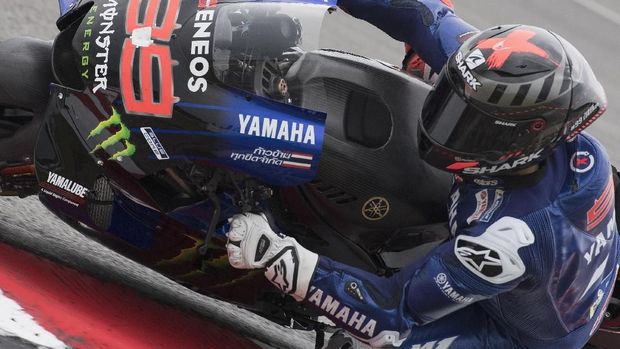 KUALA LUMPUR, MALAYSIA - FEBRUARY 09:  Jorge Lorenzo of Spain and Monster Energy Yamaha MotoGP Team rounds the bend during the MotoGP Pre-Season Tests at Sepang Circuit on February 09, 2020 in Kuala Lumpur, Malaysia.  (Photo by Mirco Lazzari gp/Getty Images)