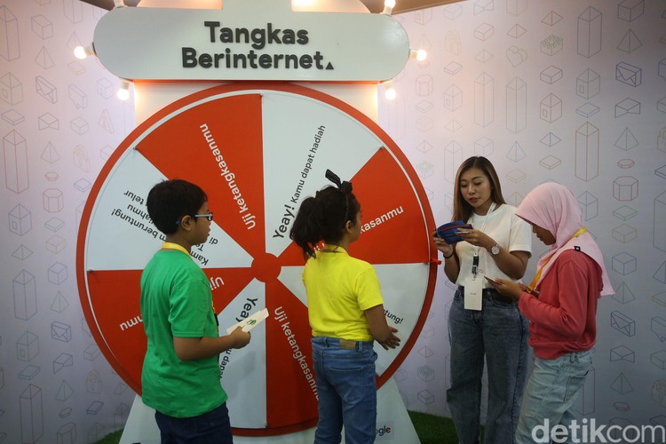 Google meluncurkan program Tangkas Berinternet di Kemendikbud, Jakarta, Senin (10/2/2020). Program ini untuk mempromosikan literasi digital bagi anak, orangtua dan guru di seluruh Indonesia.