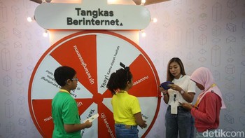 Program ini ditujukan untuk mempromosikan literasi digital bagi anak, orangtua dan guru di seluruh Indonesia. Apalagi saat ini data menemukan satu dari tiga pengguna internet adalah anak-anak. 