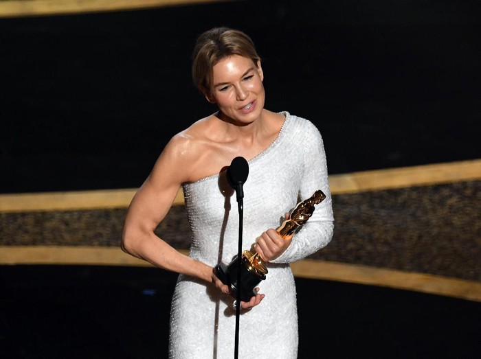 1205189850 HOLLYWOOD, CALIFORNIA - FEBRUARY 09: Renée Zellweger, Oscar winner for Actress in a Leading Role for