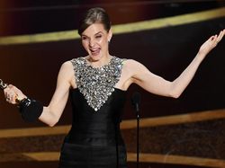Hildur Gudnadóttir, Komposer Perempuan Pertama Menang Best Original Score