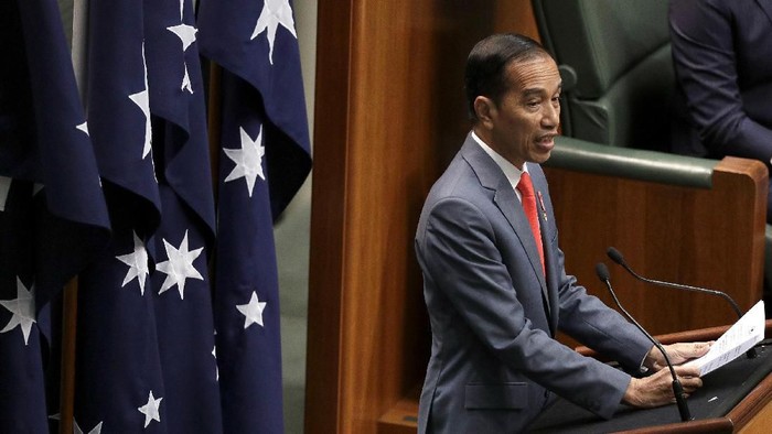 Presiden Jokowi menyambangi Gedung Parlemen Australia di Canberra. Disana, Jokowi disambut Perdana Menteri Australia Scott Morrison.