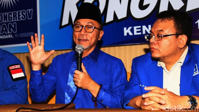 Zulkifli Hasan (Zulhas) resmi mendaftar sebagai calon Ketua Umum (Ketum) PAN. Zulhas mengaku didukung oleh 26 DPW PAN se-Indonesia.
