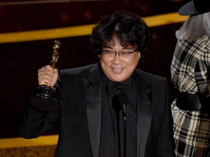 HOLLYWOOD, CALIFORNIA - FEBRUARY 09: Bong Joon-ho accepts the Writing - Original Screenplay - award for Parasite onstage during the 92nd Annual Academy Awards at Dolby Theatre on February 09, 2020 in Hollywood, California. (Photo by Kevin Winter/Getty Images)