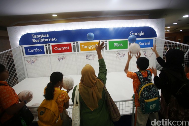 Google meluncurkan program Tangkas Berinternet di Kemendikbud, Jakarta, Senin (10/2/2020). Program ini untuk mempromosikan literasi digital bagi anak, orangtua dan guru di seluruh Indonesia.