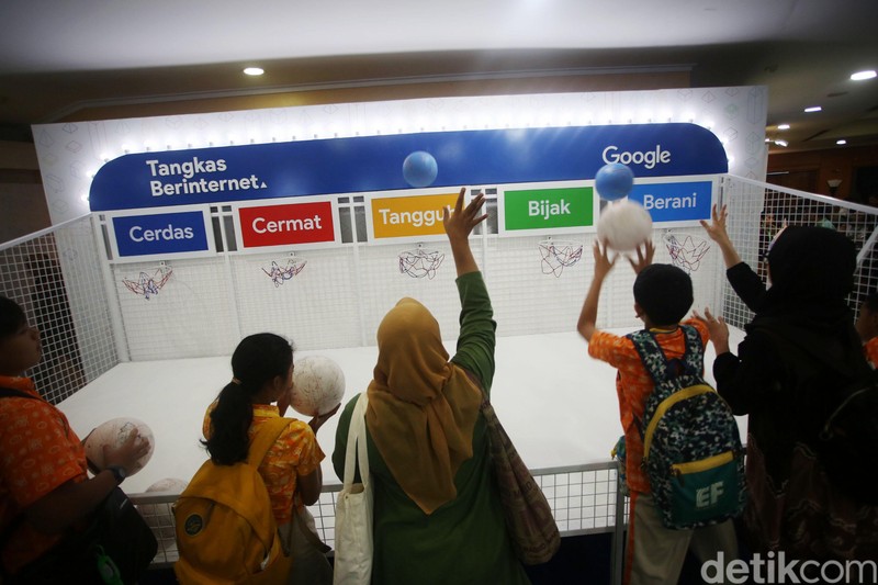 Google meluncurkan program Tangkas Berinternet di Kemendikbud, Jakarta, Senin (10/2/2020). Program ini untuk mempromosikan literasi digital bagi anak, orangtua dan guru di seluruh Indonesia.