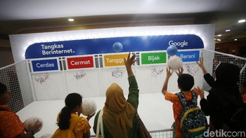 Program ini dibangun dengan lima topik penting yaitu cerdas, cermat, tangguh, bijak dan berani berinternet. 