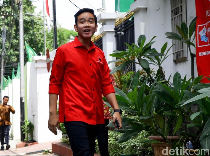 Putra Presiden Joko Widodo, Gibran Rakabuming Raka tiba di DPP PDIP Jakarta. Kedatangannya itu untuk menjalani uji kelayakan dan kepatutan Pilkada Solo.