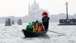 Potret Semarak Karnaval Venesia di Italia