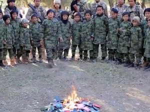 Mengingat Video Anak-anak ISIS Bakar Paspor Hijau