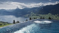 Berlokasi 914 mdpl, infinity pool milik Hotel Villa Honegg di Swiss juga berhasil masuk daftar yang sering dipotret. Dari kolam renang itu, tampak jelas panorama pegunungan Swiss lengkap dengan lembahnya (Hotel Villa Honegg)
