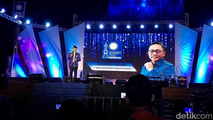 Ketum PAN Zulkifli Hasan di pembukaan Kongres PAN di Kendari, Sultra.