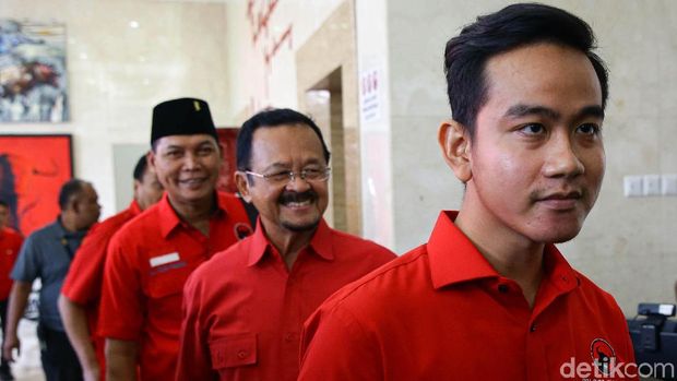 Gibran bersama Achmad Purnomo dan Teguh Prakosa jalani uji kelayakan dan kepatutan terkait Pilkada Solo. Kegiatan itu dilakukan kantor DPP PDIP, Jakarta.