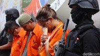 Kabid Humas Polda Metro Jaya Kombes Yusri Yunus mengatakan, selain Nanie Darham, polisi juga menangkap 2 pria berinisial JA dan WAD.