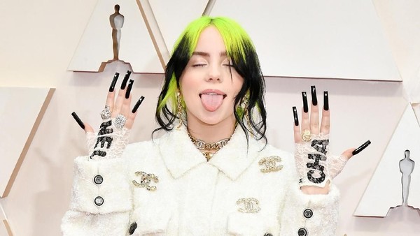 Billie Eilish tampil Serba Chanel di Oscar 2020