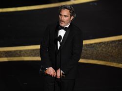 Pidato Kemanusiaan Joaquin Phoenix di Panggung Oscar Tuai Pujian