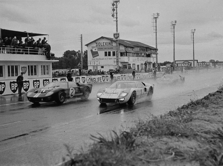 Ford V Ferrari, Ini Foto-foto Asli Persaingan Mereka di Le Mans 1966
