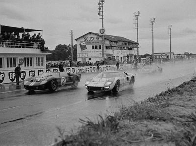 Ford V Ferrari, Ini Foto-foto Asli Persaingan Mereka di Le Mans 1966