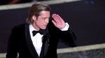 Meme-able! Pose Kocak Brad Pitt Usai Juara Oscar 2020