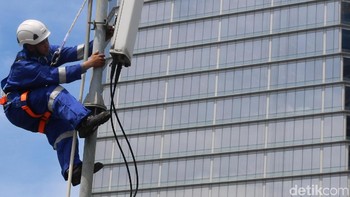 Untuk pencapaian EBITDA, perusahaan juga berhasil mencatatkan pencapaian tertinggi selama ini, yaitu sebesar Rp 9,97 triliun, meningkat 17% YoY, yang didorong oleh pertumbuhan pendapatan dan efisiensi melalui fokus perusahaan pada keunggulan operasional (operational excellence).  Perusahaan juga berhasil meraih laba bersih sebesar Rp 713 miliar dari tahun sebelumnya mengalami kerugian.