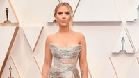 Scarlett Johansson menolak mendapatkan gelar Sexiest Woman Alive karena menurutnya banyak yang lebih seksi. Foto: Frazer Harrison/Getty Images