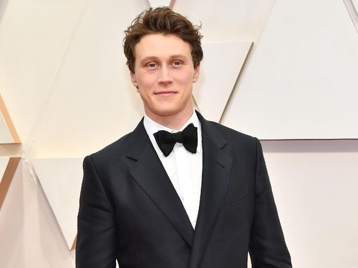 HOLLYWOOD, CALIFORNIA - FEBRUARY 09: George MacKay attends the 92nd Annual Academy Awards at Hollywood and Highland on February 09, 2020 in Hollywood, California. (Photo by Amy Sussman/Getty Images)