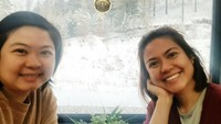 Tahun baru di musim salju menjadi pilihan Dania dan kakaknya. Walau hanya lihat letupan kembang api dari kejauhan, dia merasakan hal yang berbeda dari perjalanan lainnya, hidup tanpa internet! (Dania Wie/facebook)