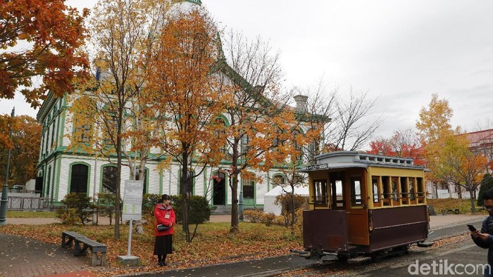 The Historical Village of Hokkaido is an outdoor museum located inside Nopporo Shinrin Koen Prefectural Natural Park. It was built on the 100th anniversary of the foundation of Hokkaido.