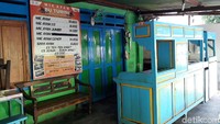 Tak terlihat aktivitas di warung makan legendaris di kawasan Yogyakarta tersebut tiga hari usai pemilik warung Mi Ayam Bu Tumini, tutup usia pada Jumat (7/2) kemarin.