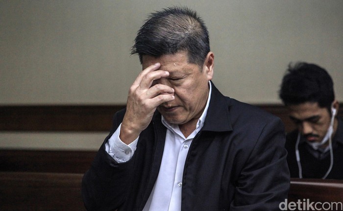 Pengusaha Kock Meng divonis 1 tahun 6 bulan penjara dan denda Rp 100 juta subsider 3 bulan kurungan.