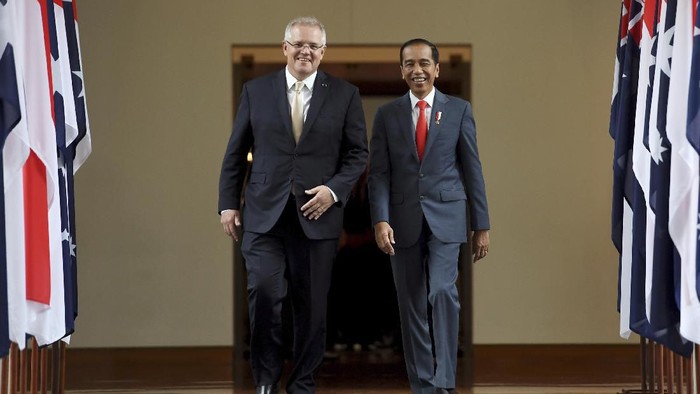 Semringahnya Jokowi di Canberra Presiden Jokowi menyambangi Gedung Parlemen Australia di Canberra. Disana, Jokowi disambut Perdana Menteri Australia Scott Morrison.
