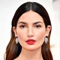 Lipstik merah mendominasi karpet merah Oscars 2020. Model Victorias Secret Lily Aldridge menggunakan lipstik merah dengan riasan mata shimmery.  Foto: dok. Getty Images
