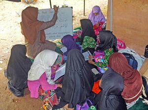 Bangunan Sekolah Rusak, Siswa Lebak Belajar di Tenda