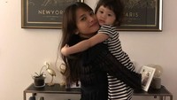 Ini pose manis Bridgia saat bersama sang ibu. Keduanya sekarang tinggal di Sydney, Australia. Foto: Instagram septriasaacha