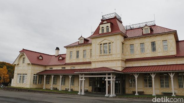 Stasiun Kereta Hokkaido yang menjadi pintu masuk museum