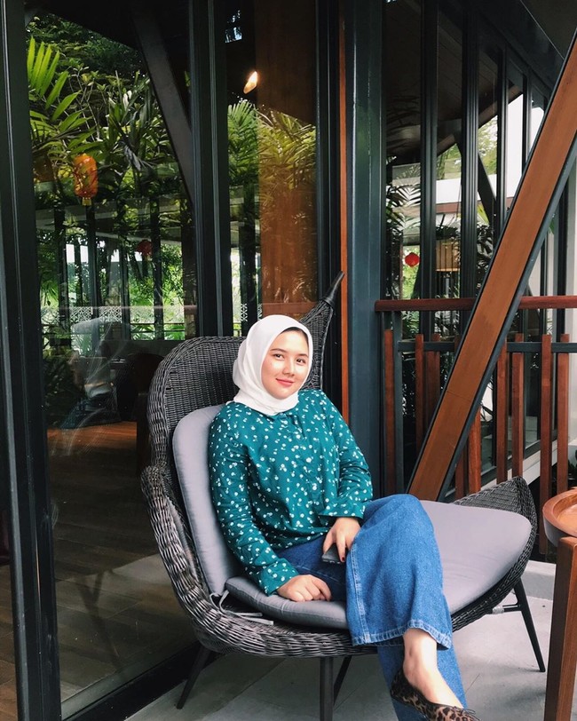 Sahrul Gunawan mengaku sudah bertemu dengan keluarga sang kekasih untuk menunjukkan keseriusannya meminang Una. Beda usia 19 tahun tak menghalangi niat Sahrul untuk mempersunting Una. Foto: instagram @unamaulina.