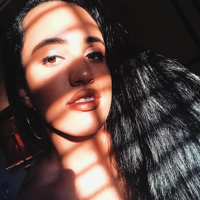 Simone adalah gadis yang luar biasa. Dia seperti spons, itu cukup hebat. Dia tahu apa yang dibutuhkan untuk sukses dan semua kerja keras dan pengorbanan yang diperlukan. Aku tidak akan berekspektasi kurang dari itu (kesuksesan), ungkap coach Sara Amato dilansir CNN. Foto: Instagram @simonegjohnson