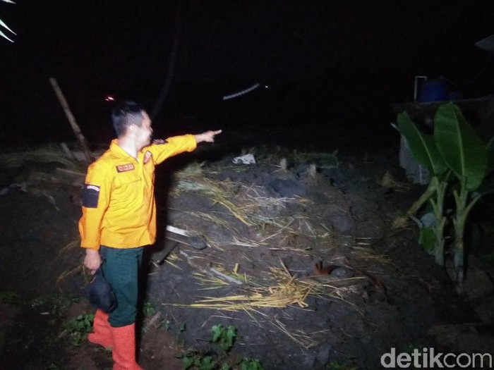 Longsor Pinggir Tol Purbaleunyi