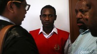 Sidang sedianya membuktikan permohonan pemeriksaan forensik gigi, tim kuasa hukum Mispo menyatakan kliennya masih di bawah umur. Namun menurut jaksa penuntut umum (JPU), Mispo sudah dewasa yakni berusia 20 tahun.