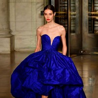 Fashion show Oscar De La Renta menampilkan koleksi gaun malam terbarunya di New York Fashion Week 2020, New York, Senin [10/2/2020]. Photo by Slaven Vlasic/Getty Images.