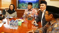Dalam pertemuan ini, Said Aqil didampingi oleh Helmy Faishal Zaini.