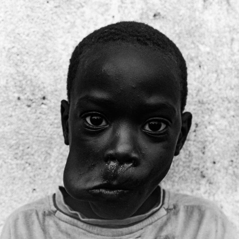 Kompetisi foto hitam-putih memamerkan sejumlah karya terbaik dari berbagai fotografer di dunia. Penasaran deretan foto-fotonya? Yuk, lihat.