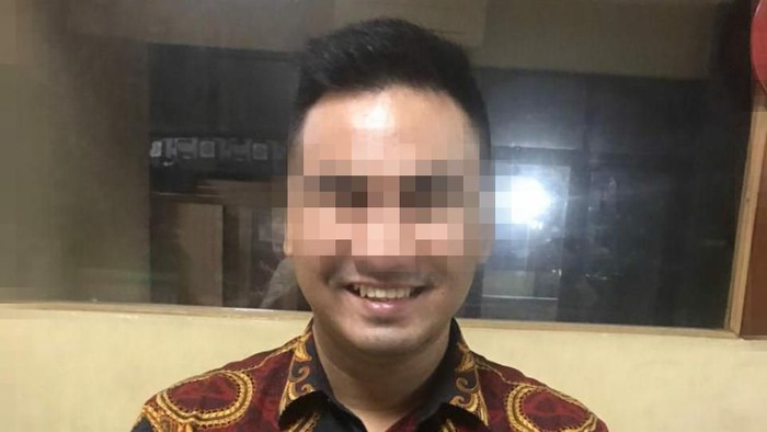 AR, pemobil yang rampas HP polisi