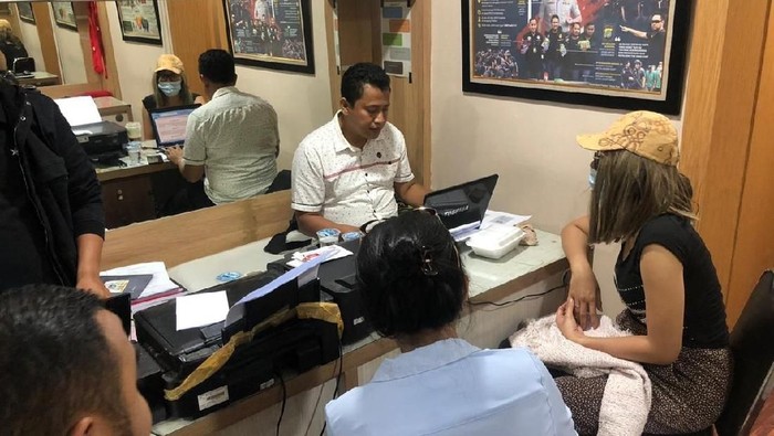 Lucinta Luna Diamankan Polisi