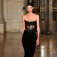 Fashion show Oscar De La Renta menampilkan koleksi gaun malam terbarunya di New York Fashion Week 2020, New York, Senin [10/2/2020]. Photo by Slaven Vlasic/Getty Images.